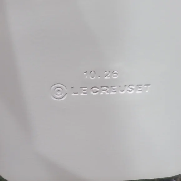 Le Creuset Cream and Green Squared Bakeware Dish with Handles - Picture 2 of 10